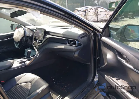 2021 Toyota Camry Se z USA, uszkodzony, nr VIN 4T1G11AK3MU530989